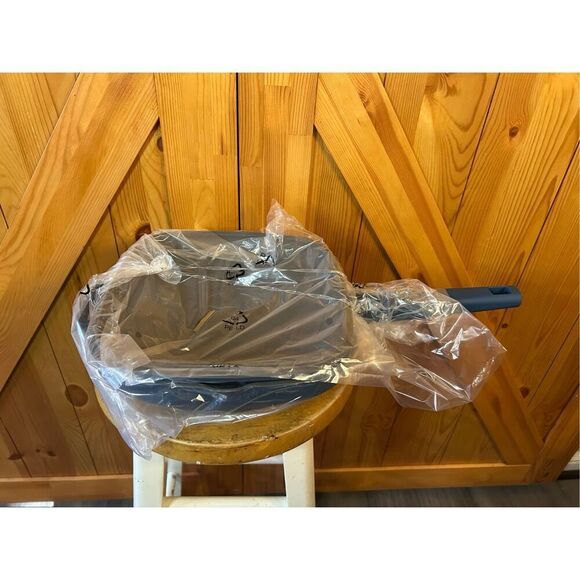 Servappetit 3.1 Qt Cast Aluminum Saucepan w/lid new in open box - Picture 4 of 8